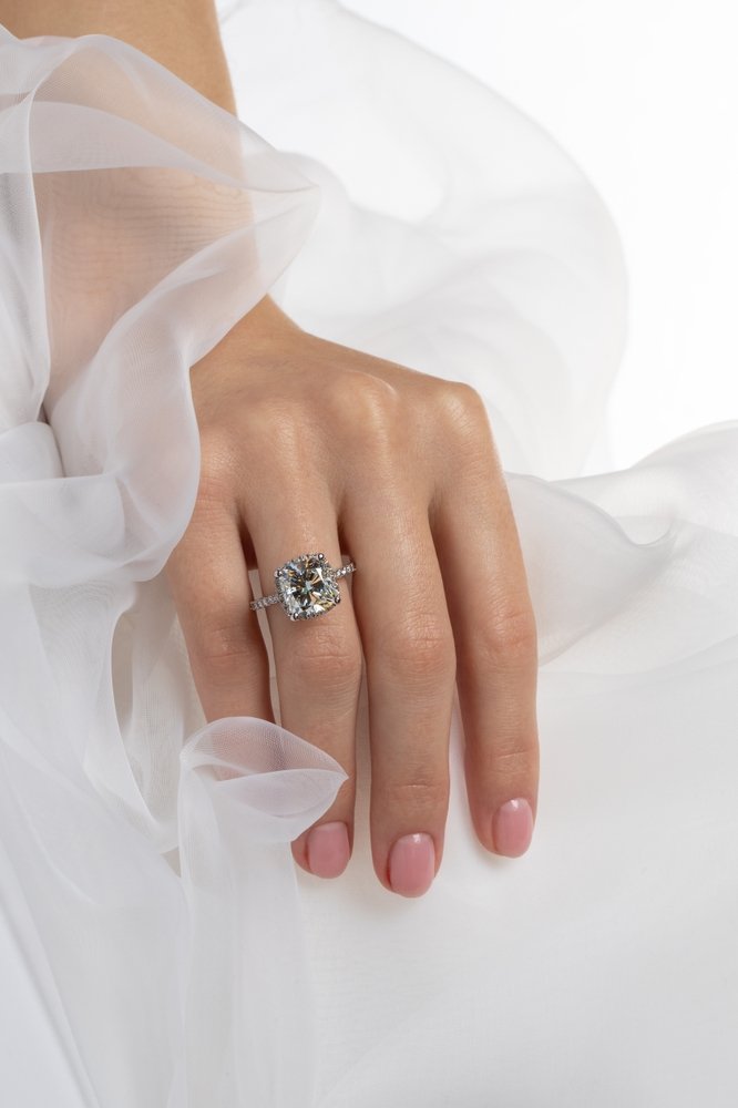 Home wedding,ring,close,up,with,a,huge,round,cut,diamond